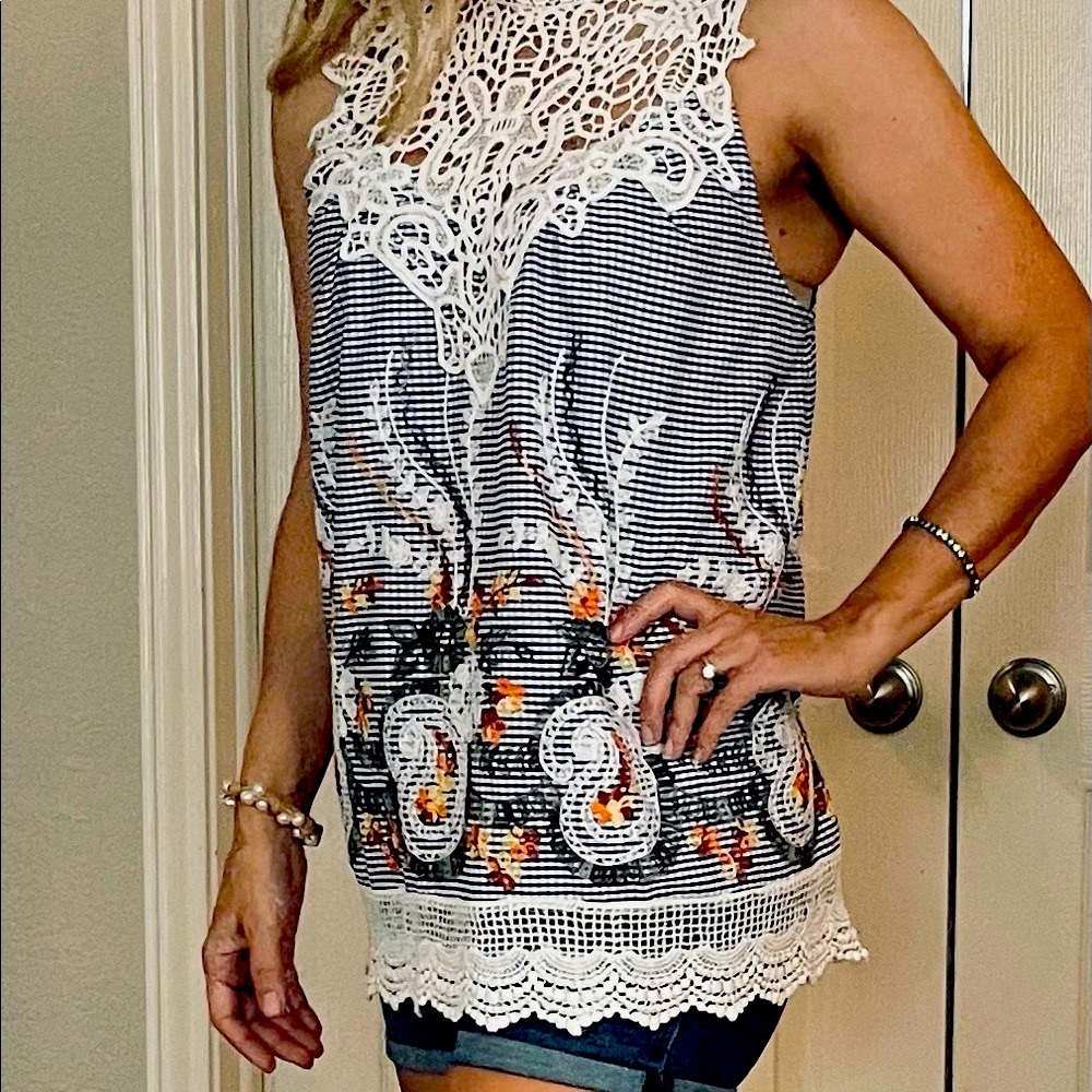 Entro Sleeveless Lace Boho Top NWT Sz S